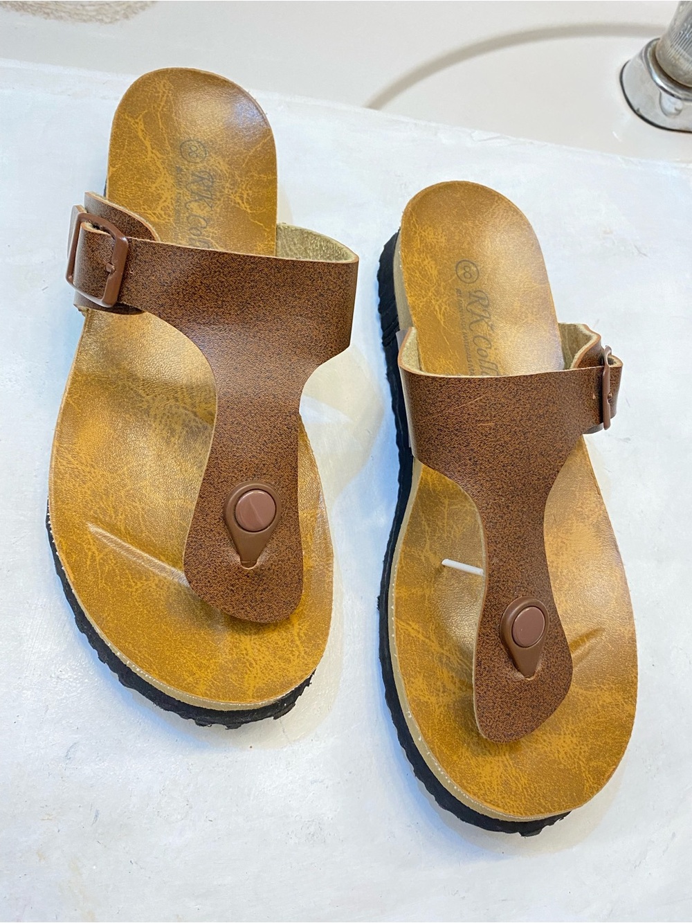 R.K Collection thong Sandals, women’s size 8 excellent condition clean interior